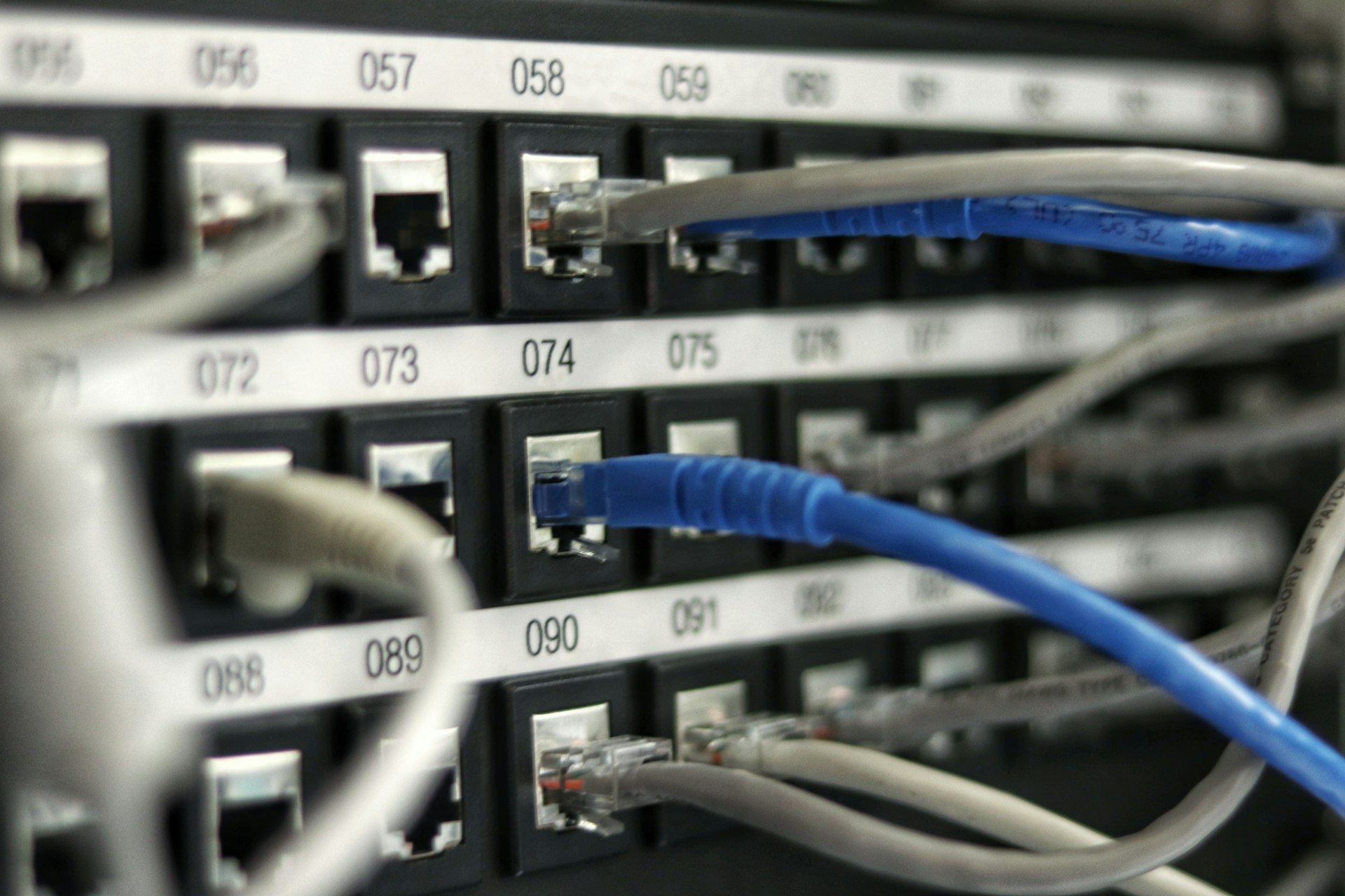 High-density fibre optic network cabling in datacentre